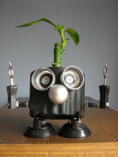 recycled-robo-planter-people-10 recycled robo planter people