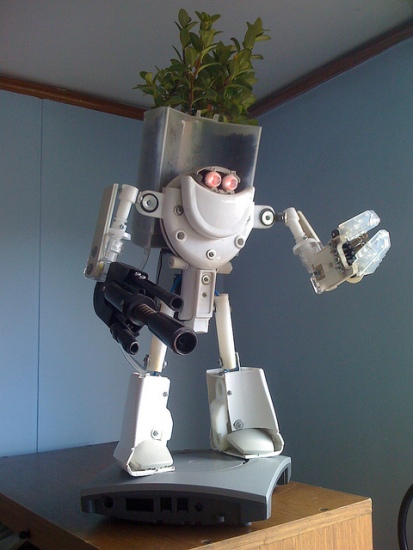 recycled-robo-planter-people-15 recycled robo planter people