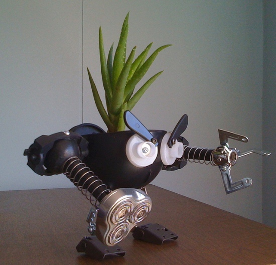 recycled-robo-planter-people-3 recycled robo planter people