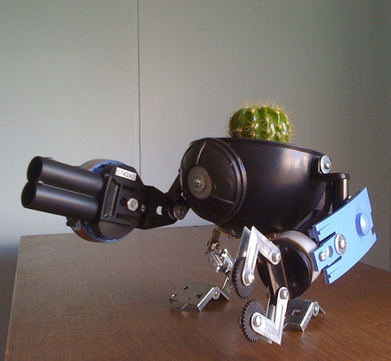 recycled-robo-planter-people-16 recycled robo planter people