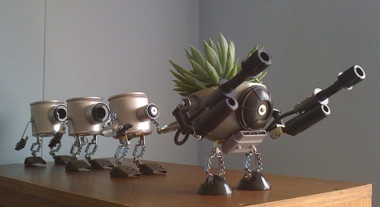 recycled-robo-planter-people-12 recycled robo planter people